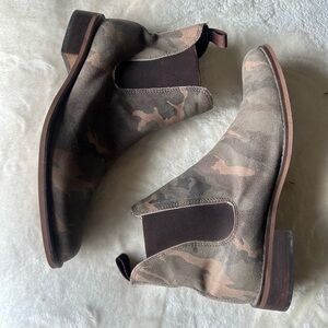GBX men Camouflage Chelsea Boots size 9